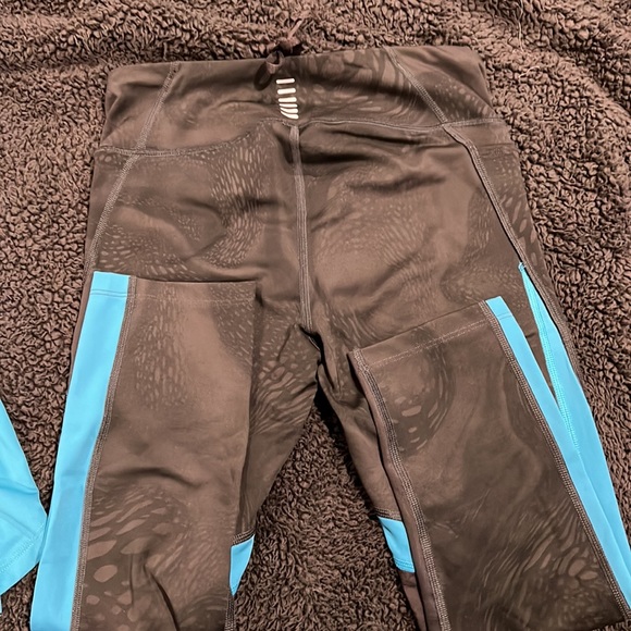 Under Armour Run Bundle Set of 4 Pieces Size Small Jacket, Capri, Tank, Bra, - Picture 13 of 16